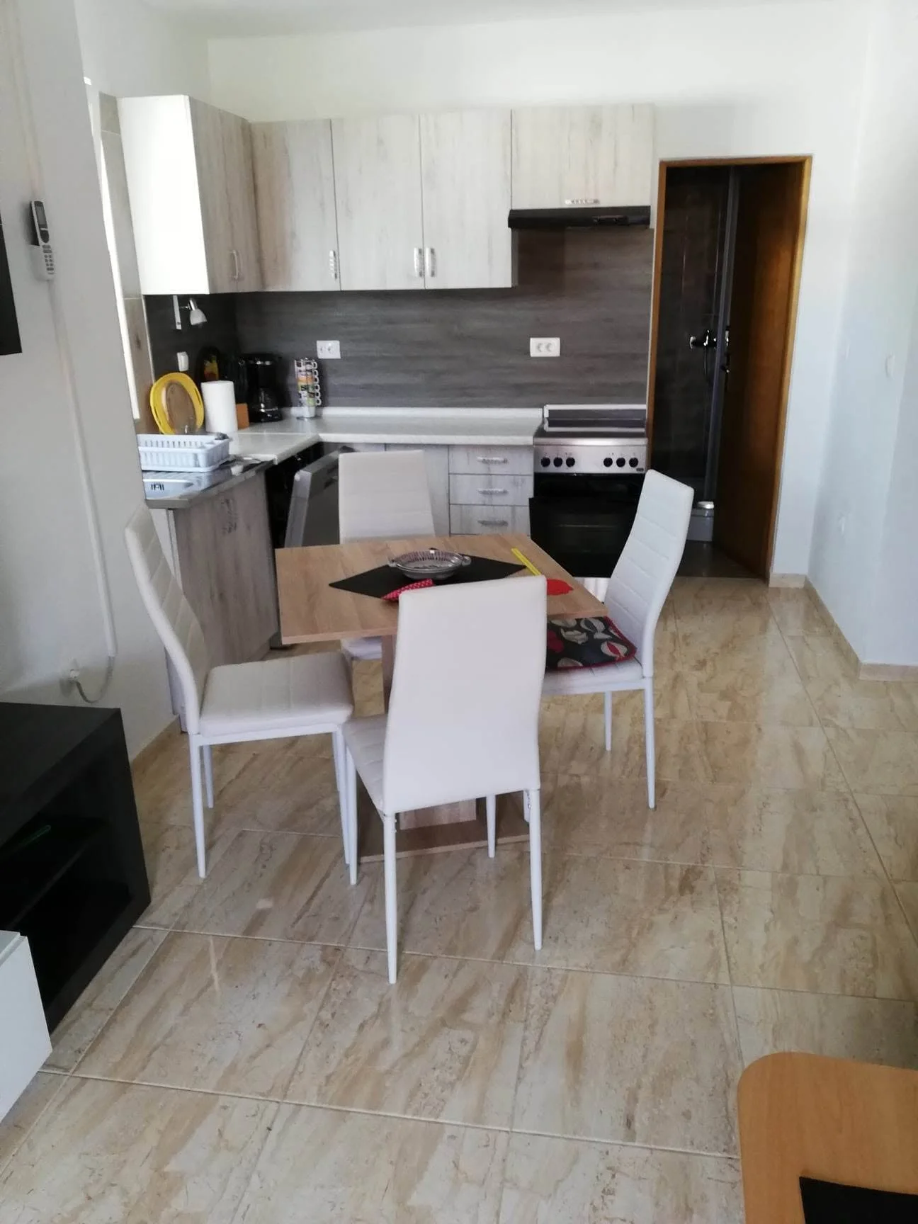 Apartman A1 — Uredna kupaonica s tušem