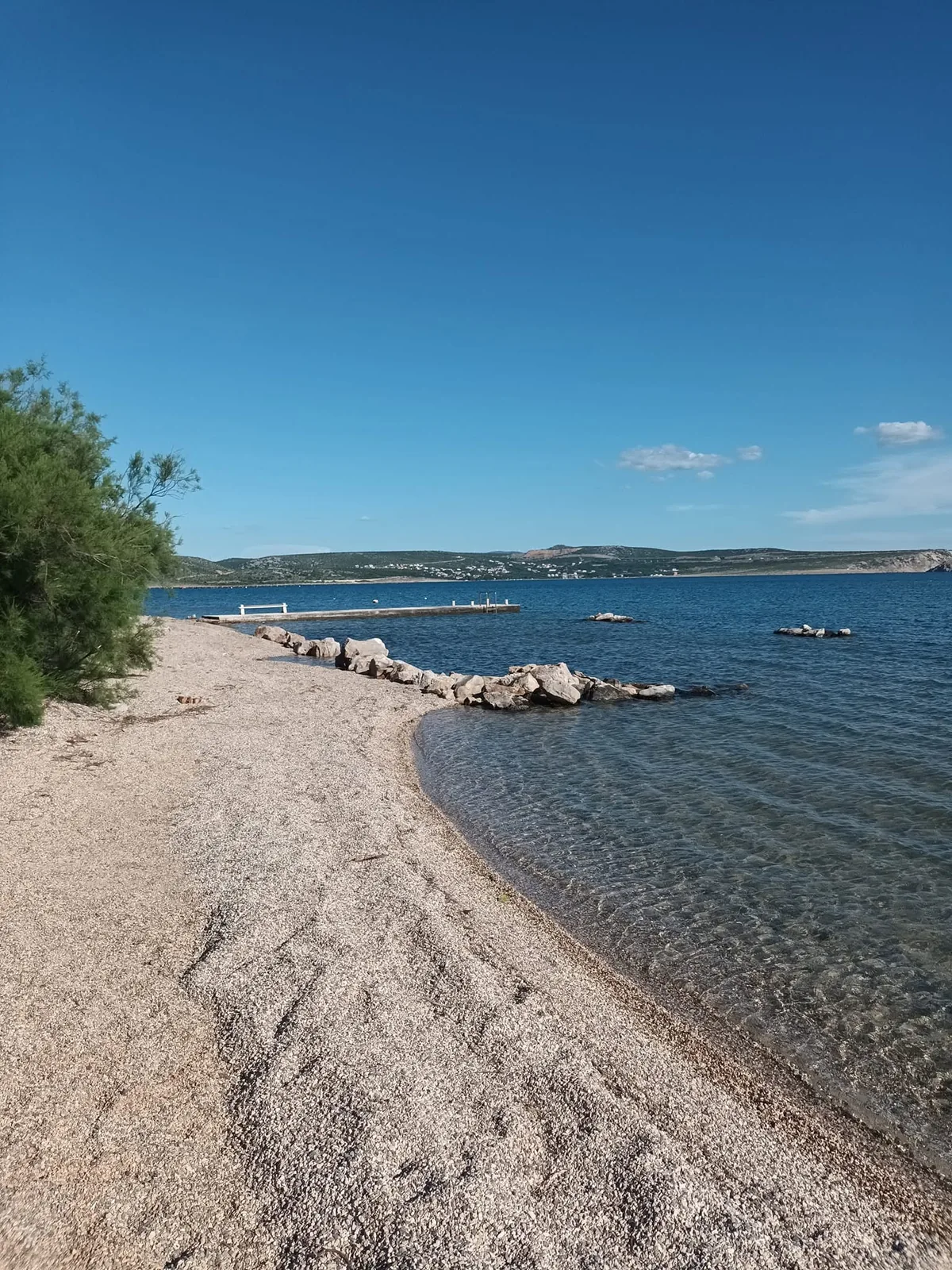 Apartman A2 — Dvorište, roštilj i interijer 1