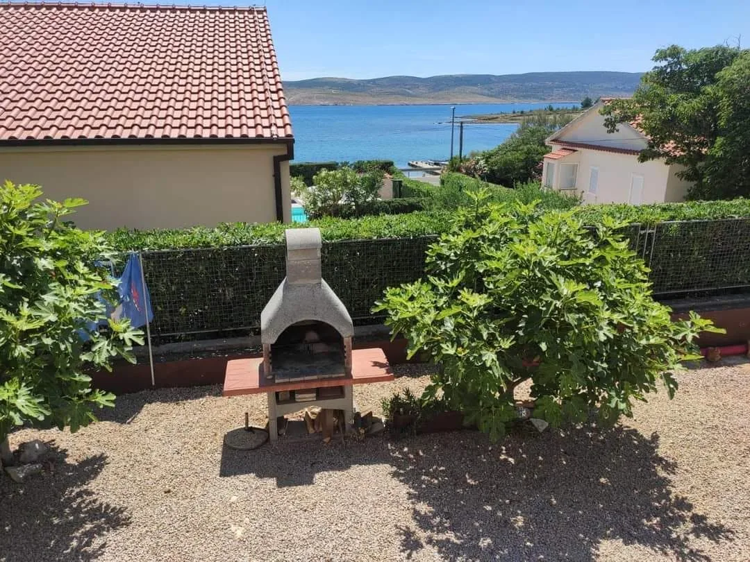Apartman A2 s dvorištem i roštiljem