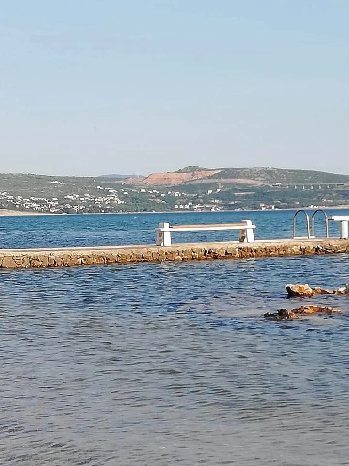 Apartman A2 — Dvorište, roštilj i interijer 6